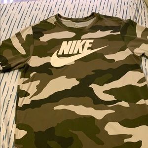 Men’s Nike shirt
